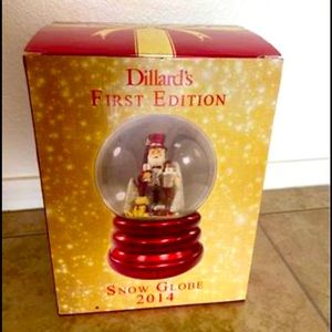2014 Dillard's First Edition Snow Globe Christmas Santa Claus Christmas Tree